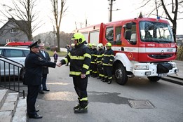 Dobrovolní hasiči Hrachovce získali nový zásahový vůz 