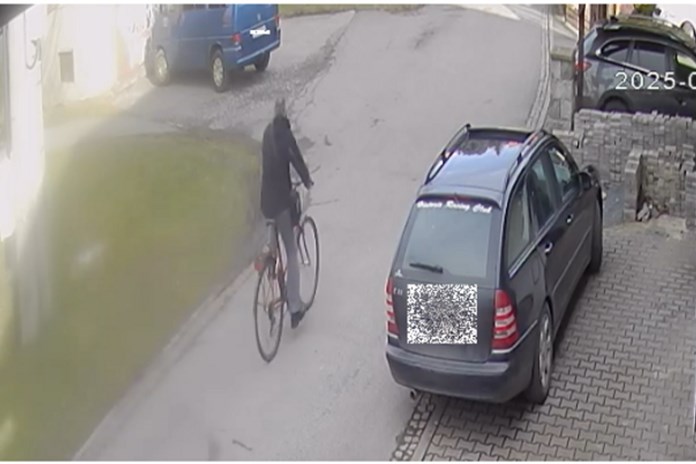 Policie hledá cyklistu, který srazil dítě v Kopřivnici