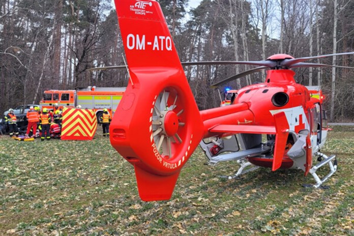 Po nárazu do stromu zemřel na Opavsku řidič osobního auta