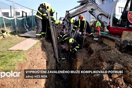 Dělníka zavalila hlína ve výkopu. Jeho vyproštění trvalo téměř 3 hodiny