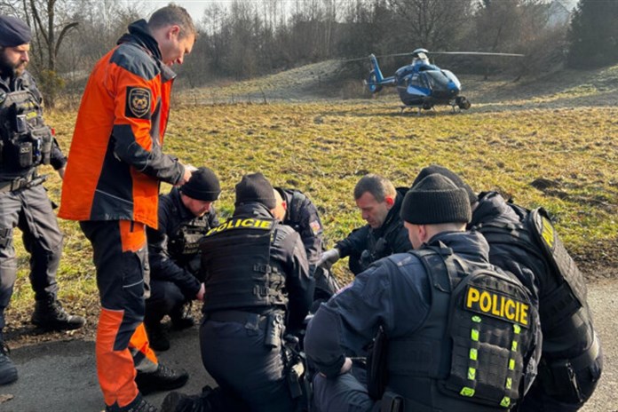 Pohřešovanou starší ženu našli u Chotěbuze bosou, dezorientovanou a podchlazenou