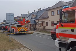 Hasiči v Bruntále zasahovali u požáru podkroví rodinného domu