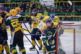 Šílené derby ovládl Vsetín. Osmnáct trestů i zraněný gólman Zlína Huf 