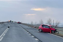 Mladý řidič předjížděl rychlostí kolem 200 km/h, po čelním střetu tři mrtví