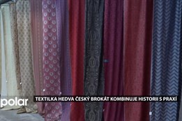 Textilka Hedva Český brokát v Rýmařově kombinuje ukázku z historie s praxí