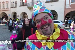 Maškary v centru připomněly tradici a obřadně pochovaly basu