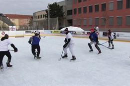 Ledová plocha ve Veselí posloužila pro pouliční turnaj