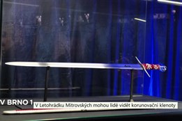 V Letohrádku Mitrovských mohou lidé vidět korunovační klenoty