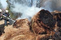 Hasiči řešili během neděle jeden požár za druhým