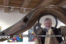 Obrazy z třísek a objekty vytvořené z nálezů z půdy