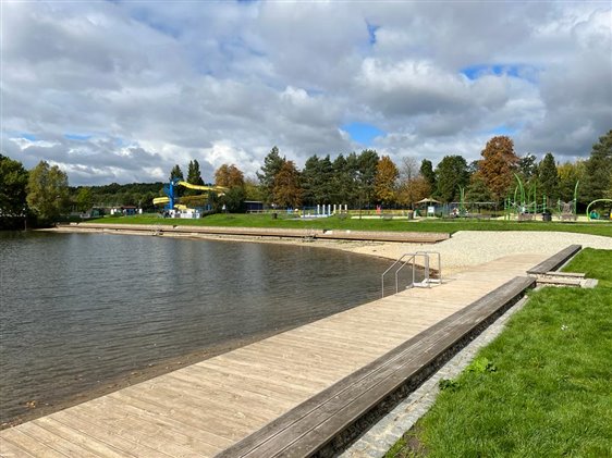 Na otrokovickém Štěrkovišti vznikají nová mola včetně sjezdu pro hasiče