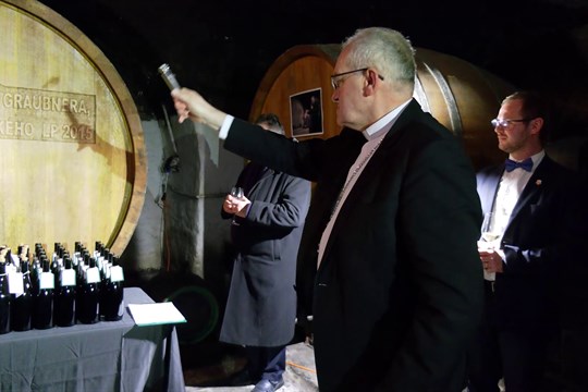 Arcibiskup Josef Nuzík požehnal novým vínům