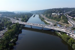 I kvůli prodlevám roste cena důležitých pražských staveb. Jak Barrandovského mostu, tak metra D