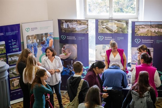 Zájem o zdravotní sestry: Nemocnice lákaly studenty ZČU na dvojnásobné platy i jistotu práce