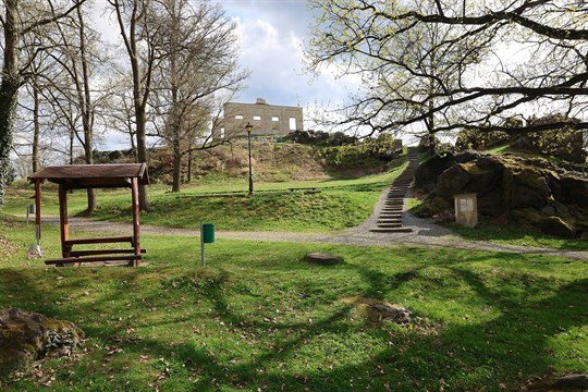 Tip na předjarní výlet: Zřícenina letohrádku kousek od Rokycan láká návštěvníky
