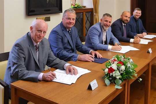 Memorandum prohloubí spolupráci s basketbalisty a volejbalisty